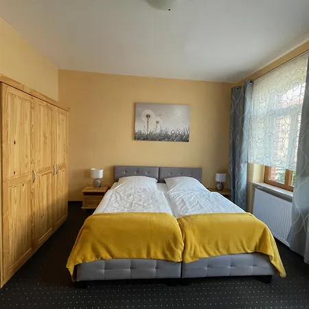 Nietleben Mit 2schlafzimmer & Balkon Daire *