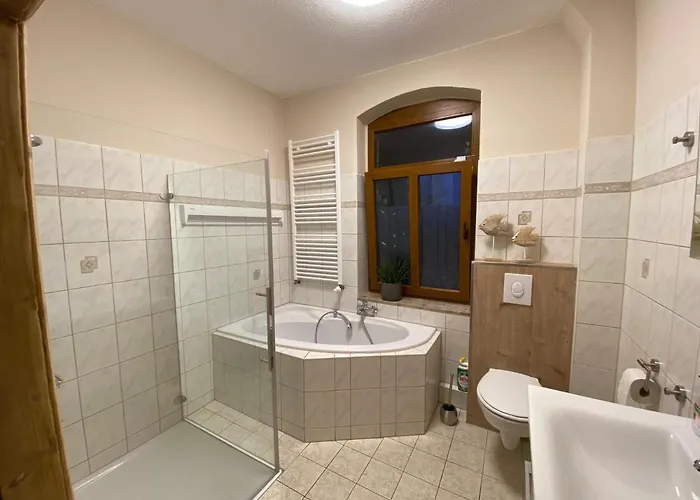 Lägenhet Nietleben Mit 2schlafzimmer & Balkon