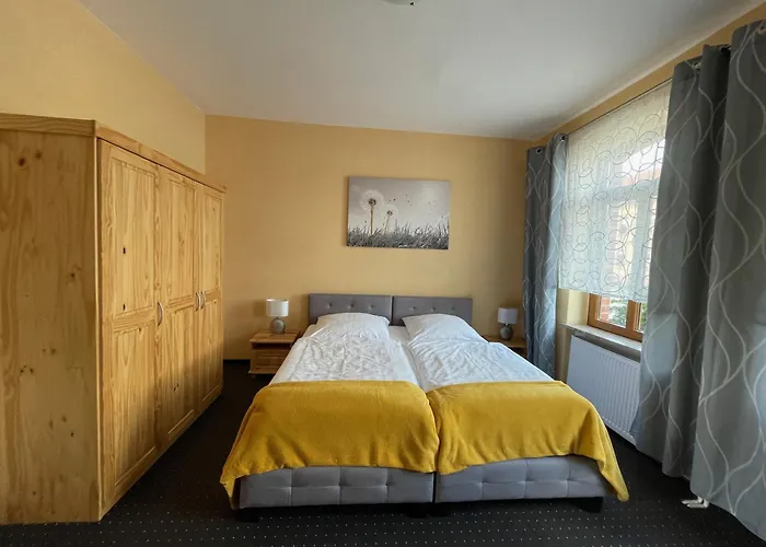 Nietleben Mit 2schlafzimmer & Balkon Daire *